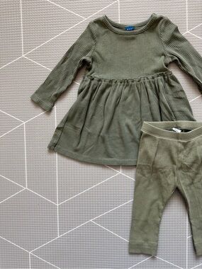 Old Navy|Baby girl matching set,Ribbed Olive Green tunic  Dress & Leggings•6-12M
